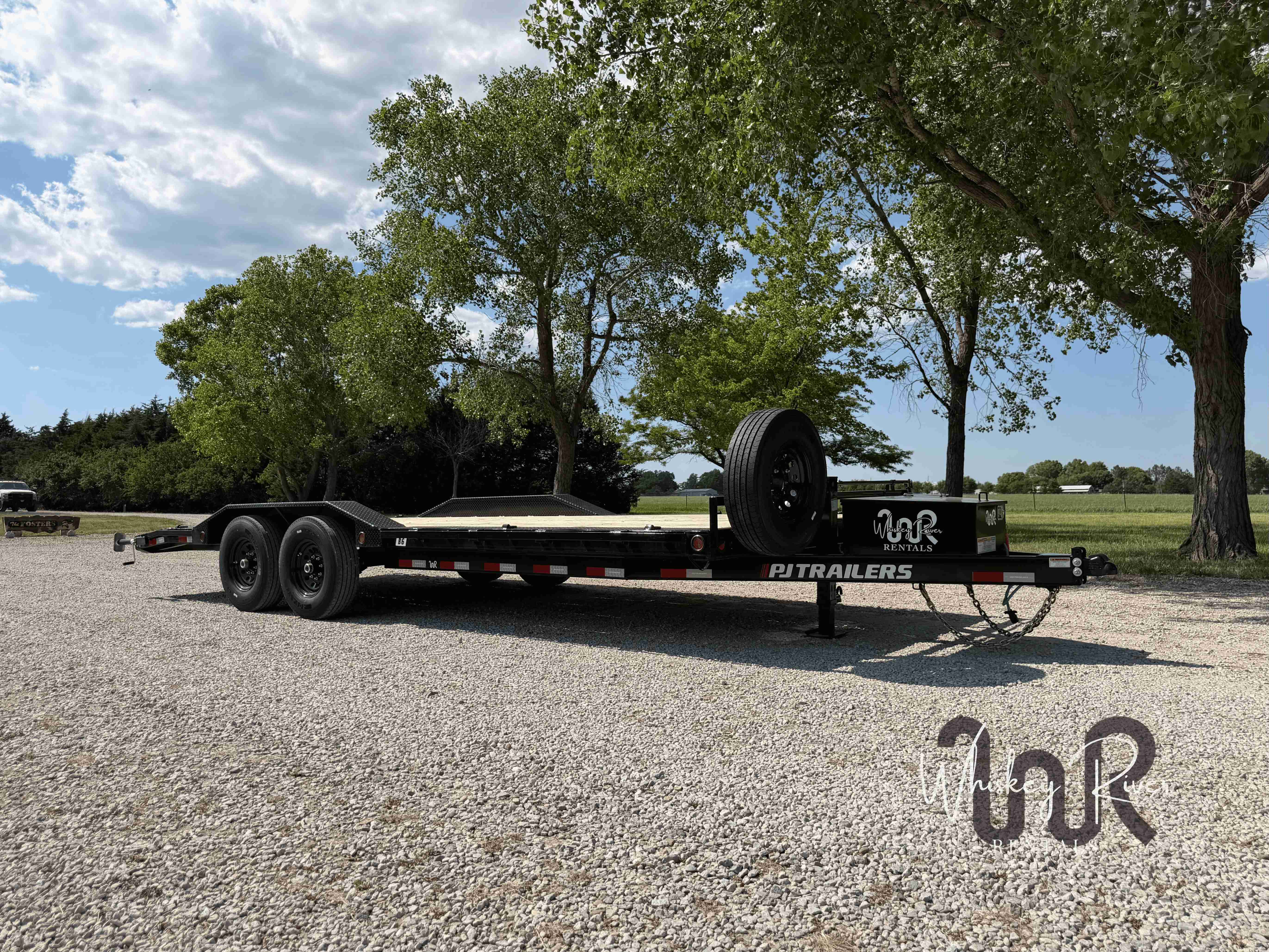 22' Car/Equipment Hauler w/Drive Over Fenders & Winch